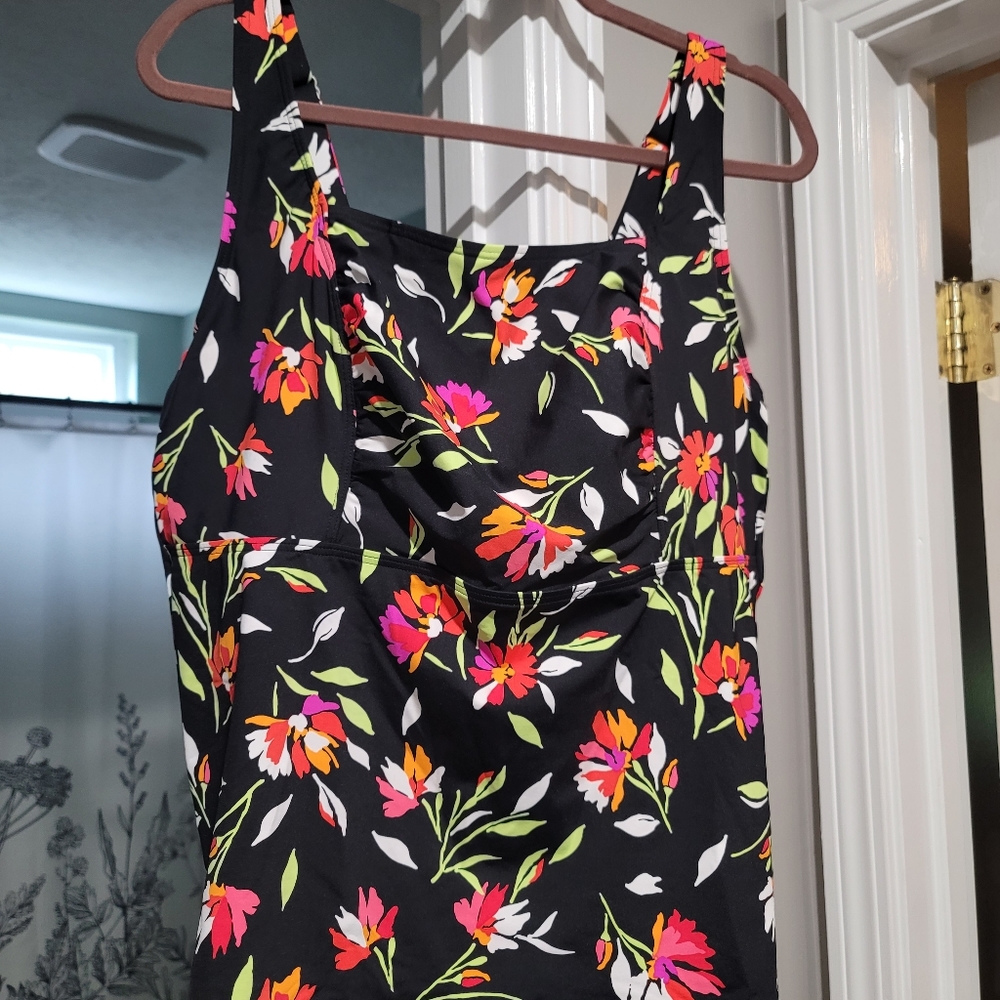Womens plus size tankini swim top